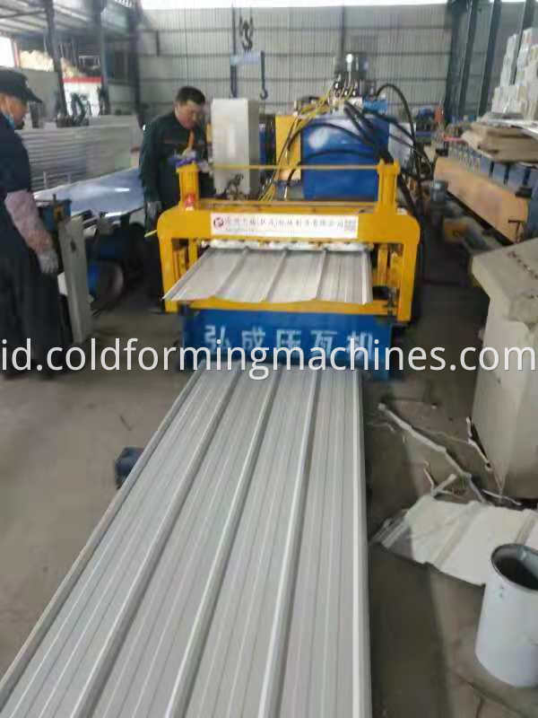 Double deck roofing machine